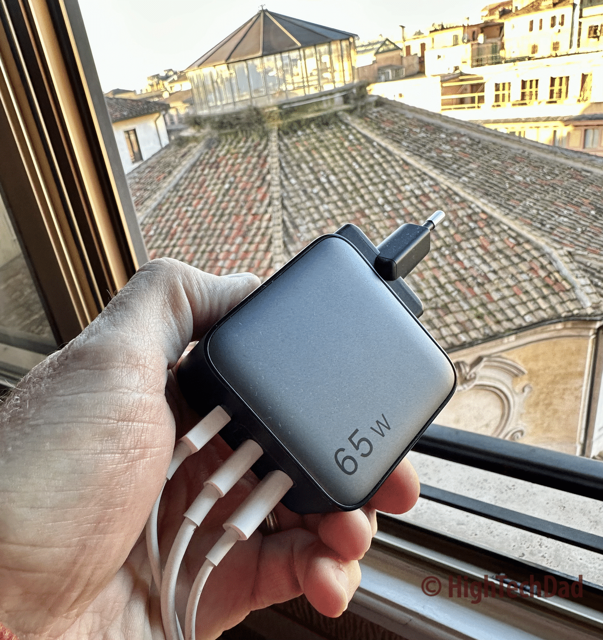 When You Travel Overseas, You Only Need this One Travel Charger