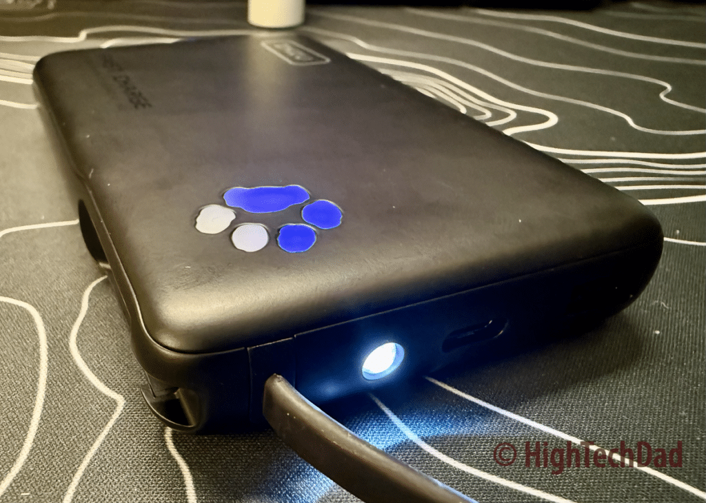 Built-in flashlight & USB-C cable - INIU P41L-E2 Powerbank Portable battery - HighTechDad review